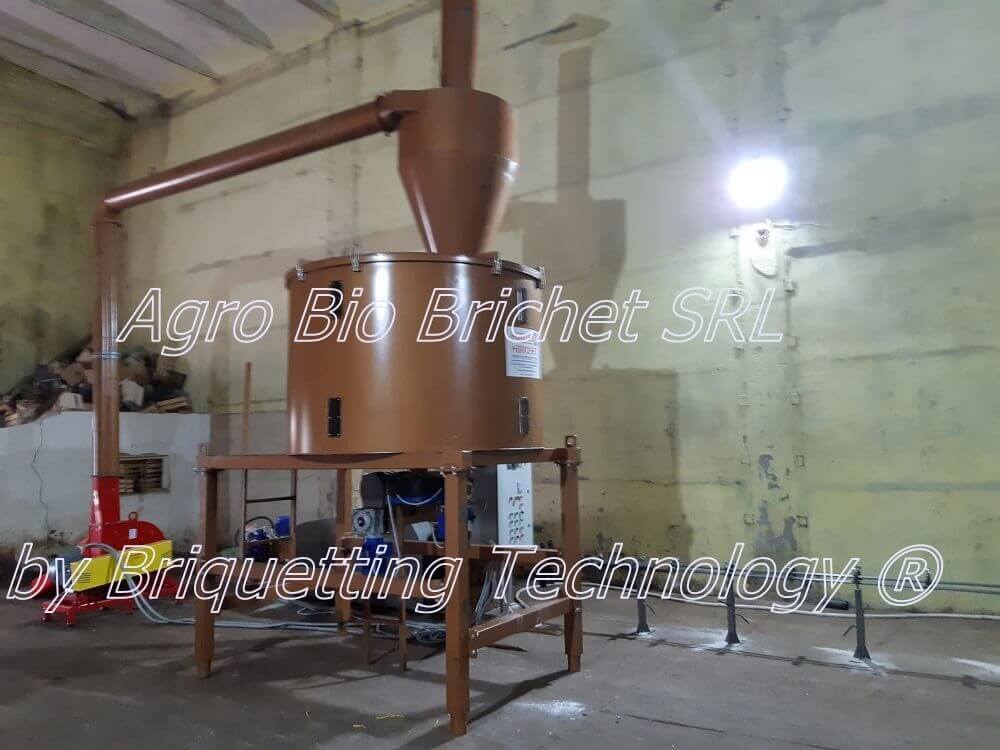 Briquetting line for sawdust briquettes in Carcea