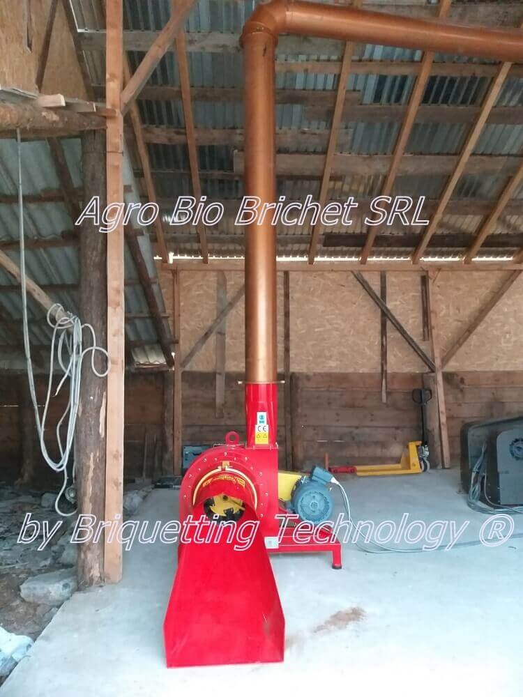 Briquetting line for straw in Costesti