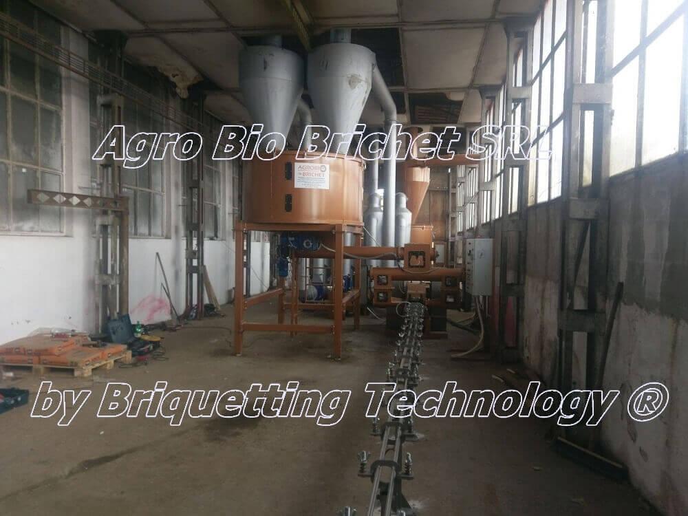 Mechanical briquetting in Radomirești