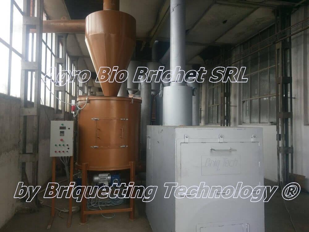 Wood chip briquetting press in Radomirești