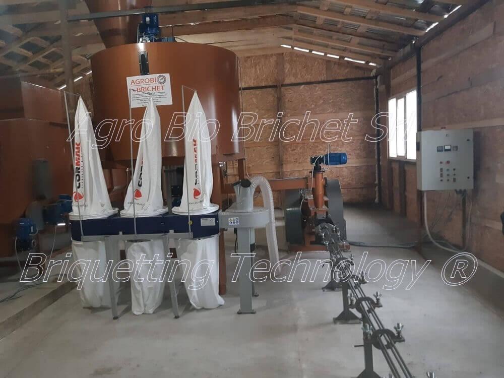 Briquetting line for straw in Perii Brosteni