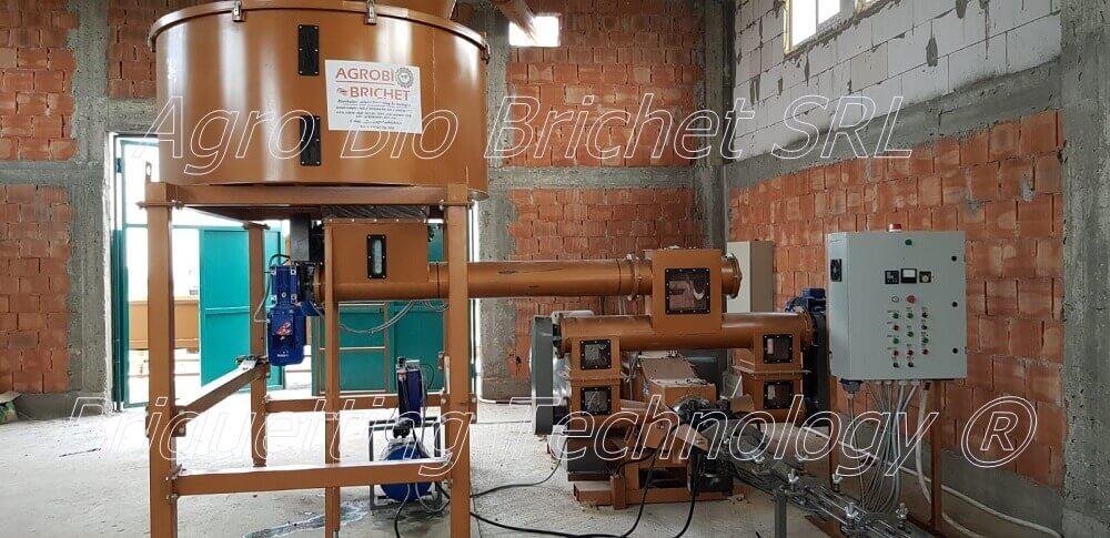 Straw briquetting line in Popricani