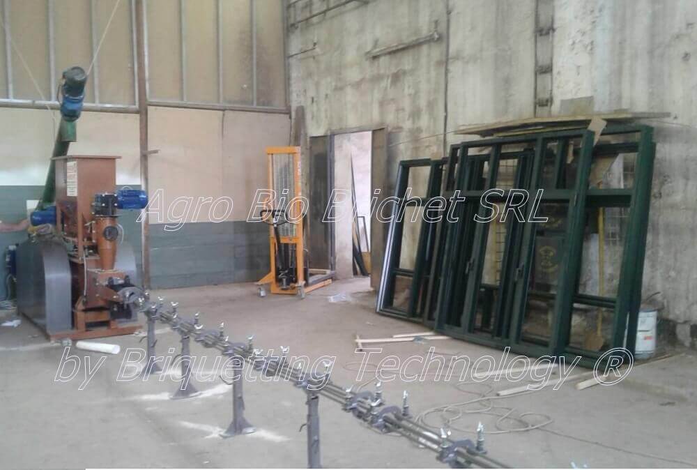 Sawdust briquetting press 300 kg hour Drobeta Turnu Severin