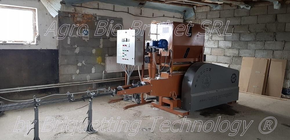 Straw briquetting press in Timisesti